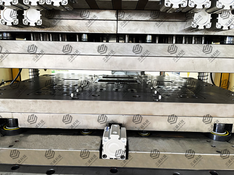 模壓電纜橋架生產(chǎn)線