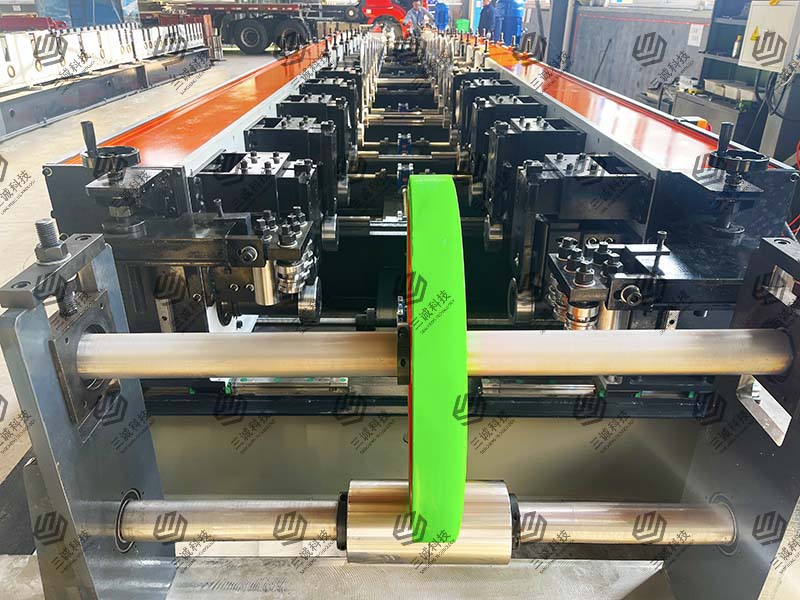 模壓電纜橋架生產(chǎn)線